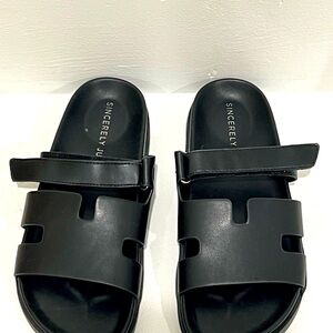 Sincerely Jules Lotto Black Slides Sandals Shoes Size 8 Slip Ons EUC